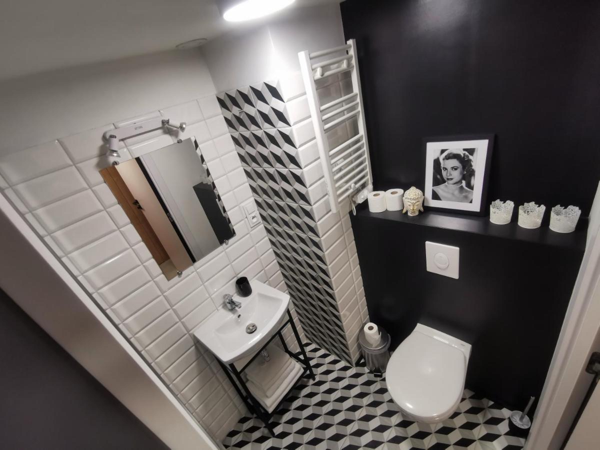 Travel&Sleep Airport Apartment Zarembowicza Вроцлав Екстер'єр фото