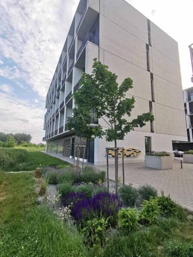 Travel&Sleep Airport Apartment Zarembowicza Вроцлав Екстер'єр фото